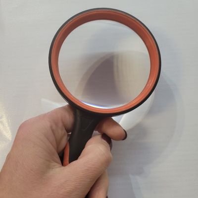 Лупа за четене.